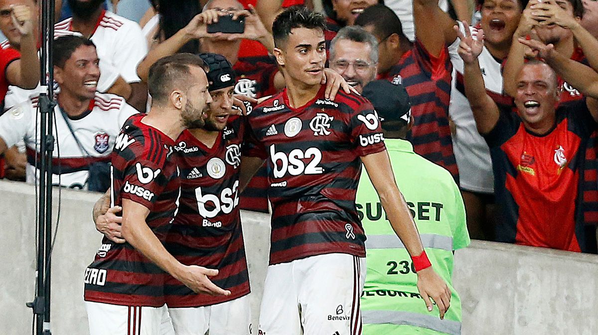 Reinier Jesus celebrates a goal with the Flamengo