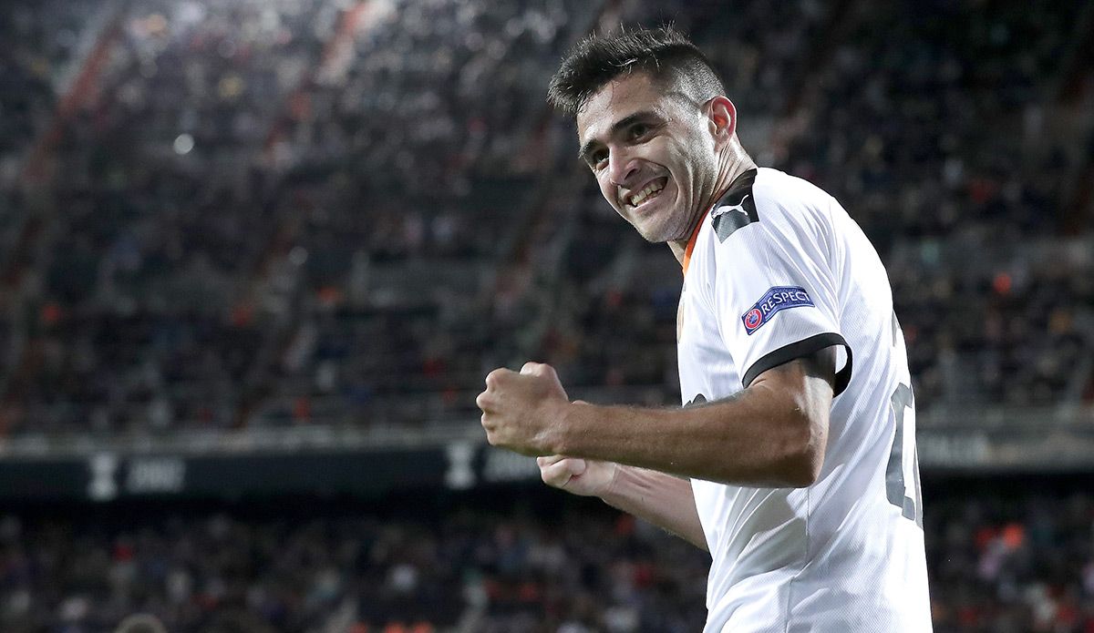 Maxi Gómez, celebrando un gol marcado con el Valencia