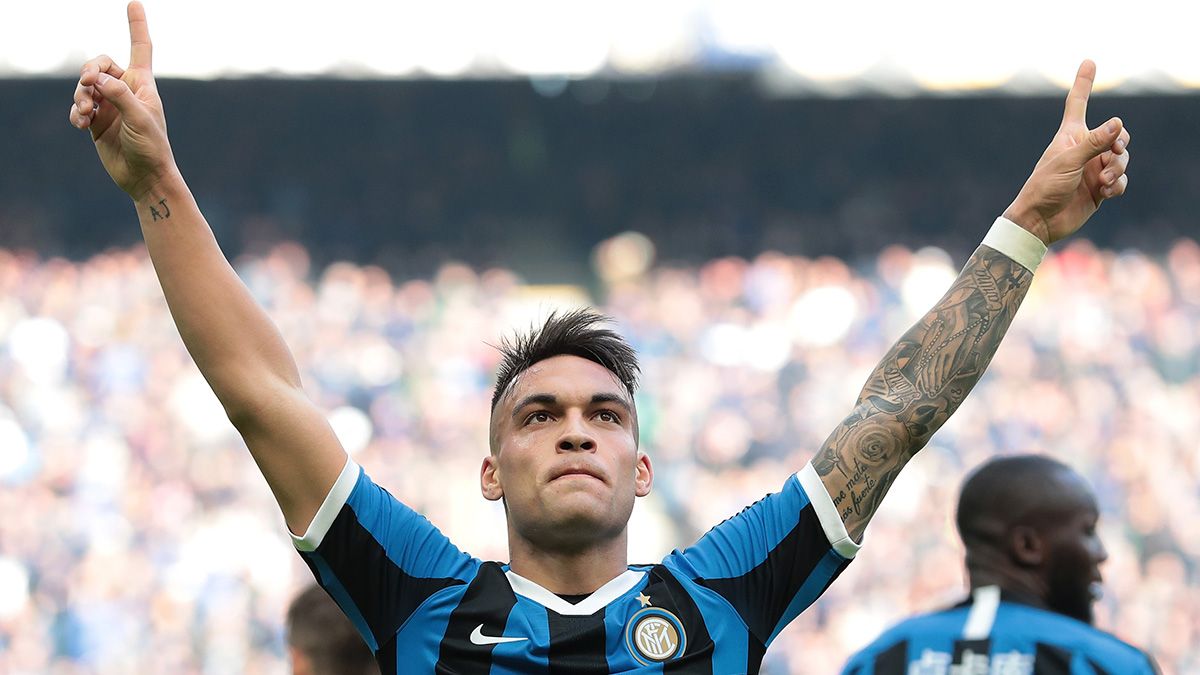 Lautaro Martínez, target of Barça, celebrates a goal with Inter Milan