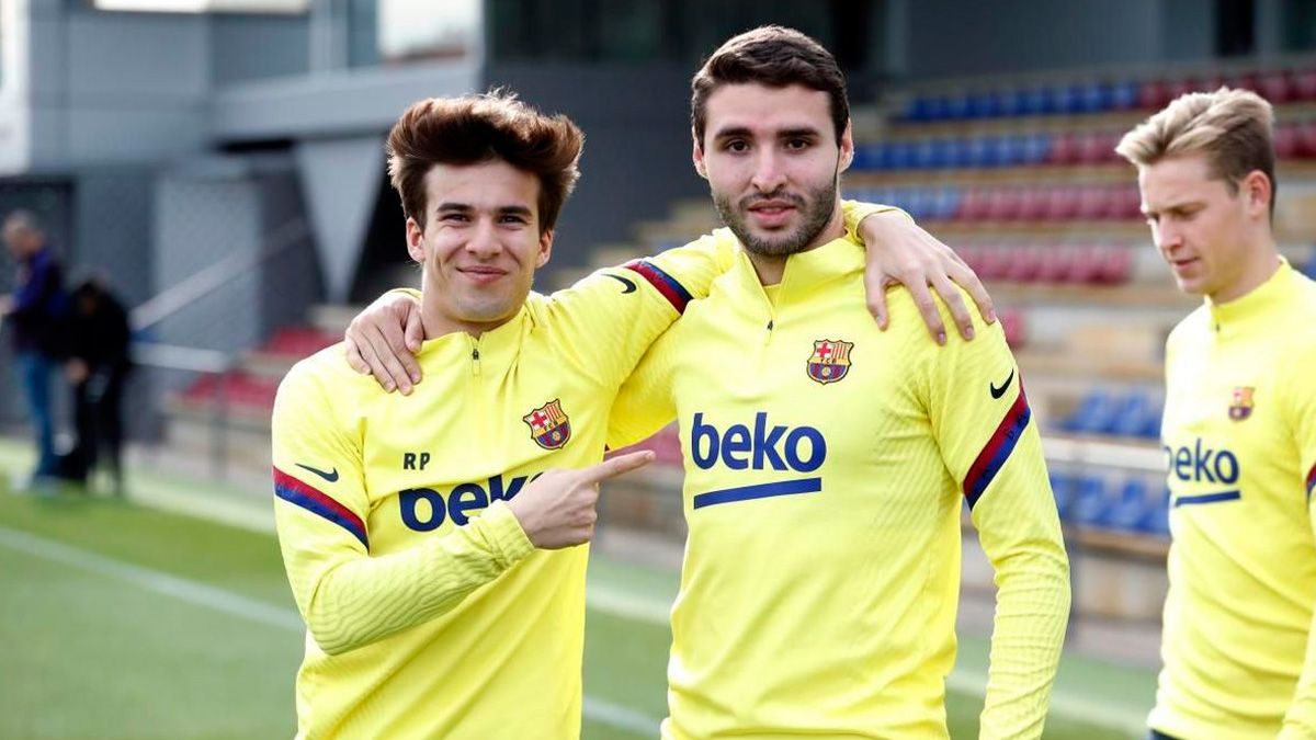 Riqui Puig and Abel Ruiz, two homegrown players of Barça in a training session of the first team | FCB