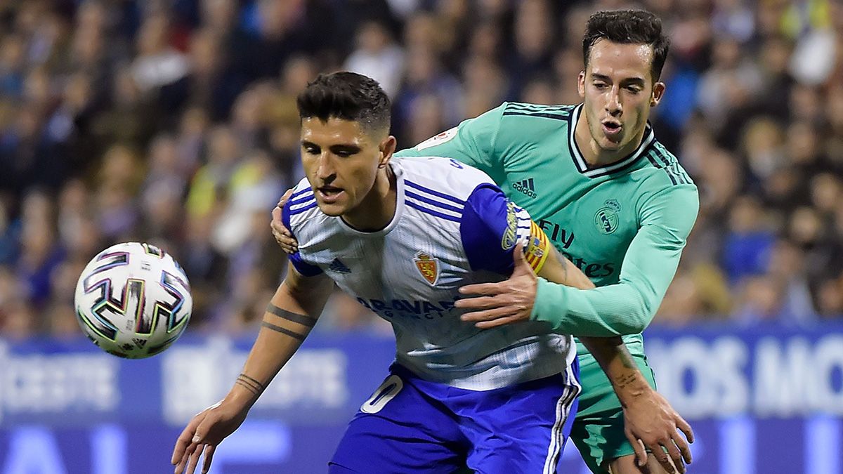The players of Real Madrid and Real Zaragoza in a match of Copa del Rey