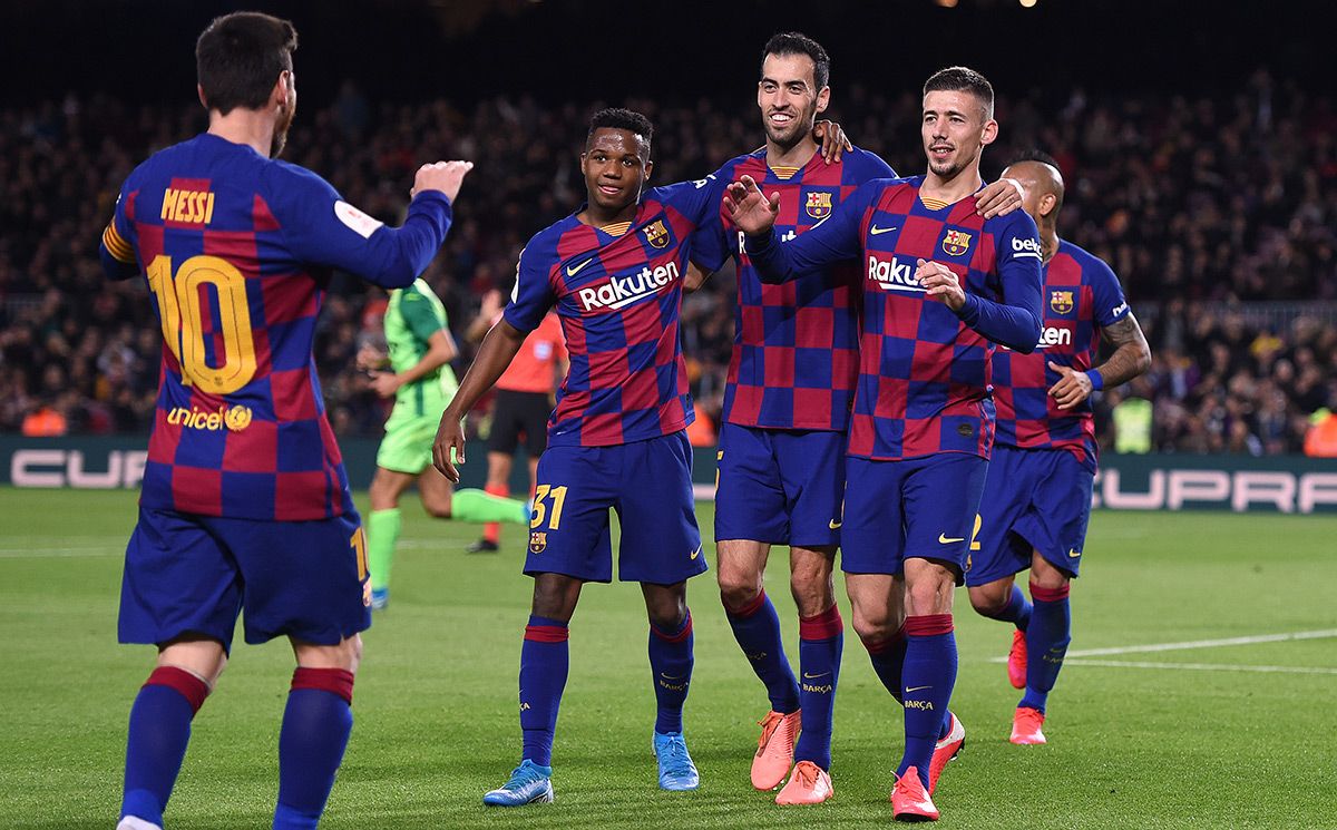 Leo Messi, celebrating with his mates the goal against the Leganés