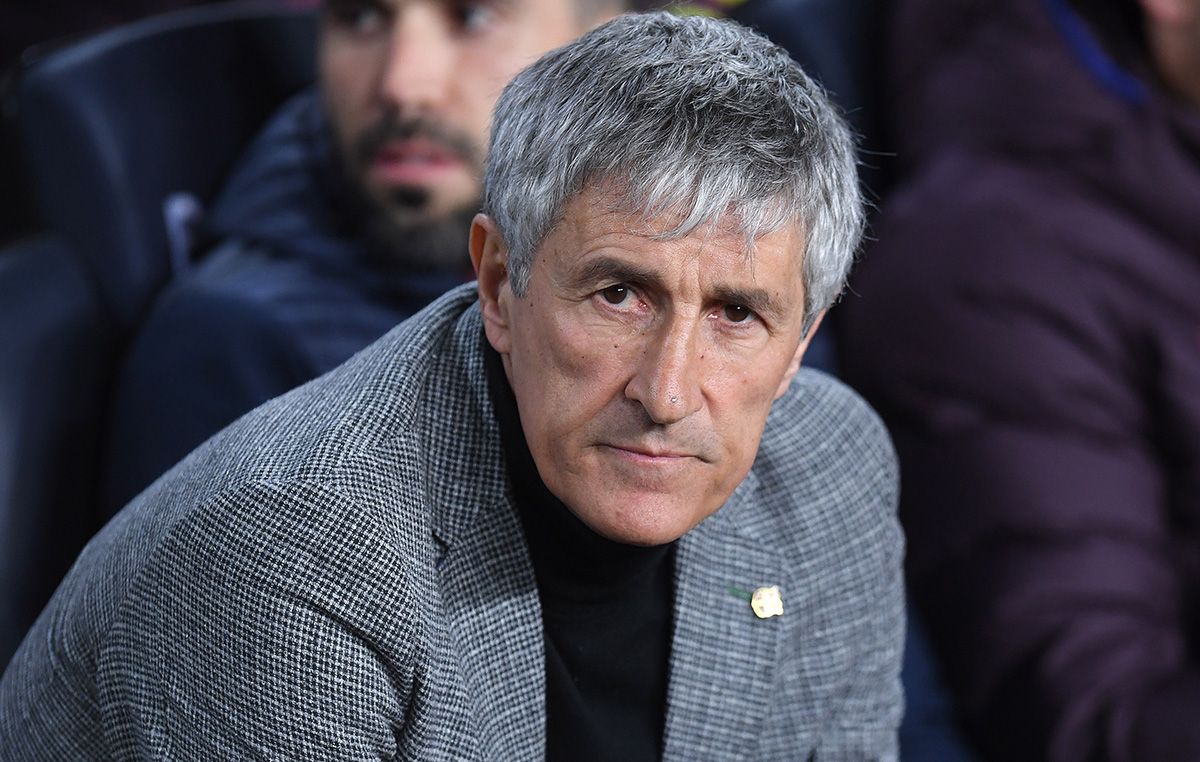 Quique Setién, sentado en el banquillo del FC Barcelona frente al Leganés