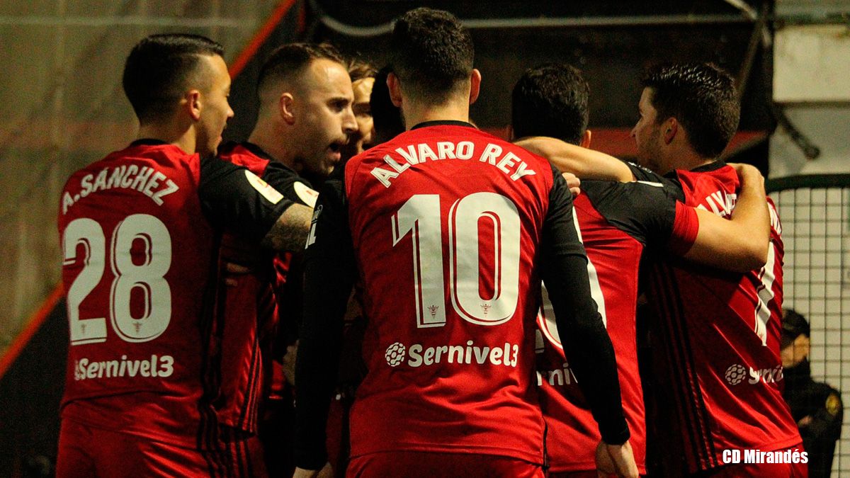 The players of Mirandés celebrate a goal against Sevilla | CD Mirandés
