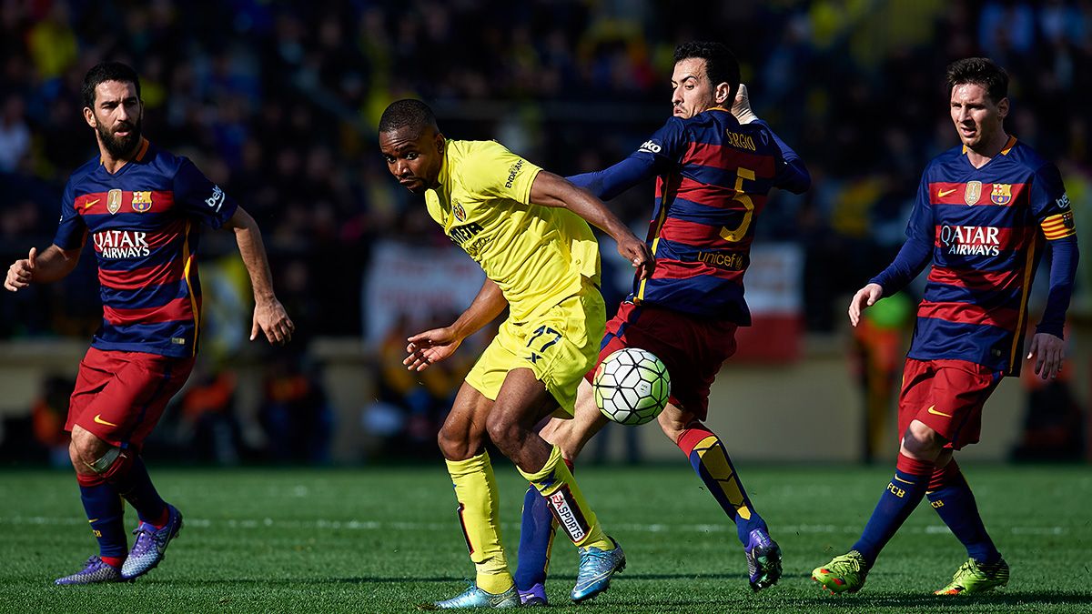 Cédric Bakambu en un partido entre Villarreal y Barça en LaLiga