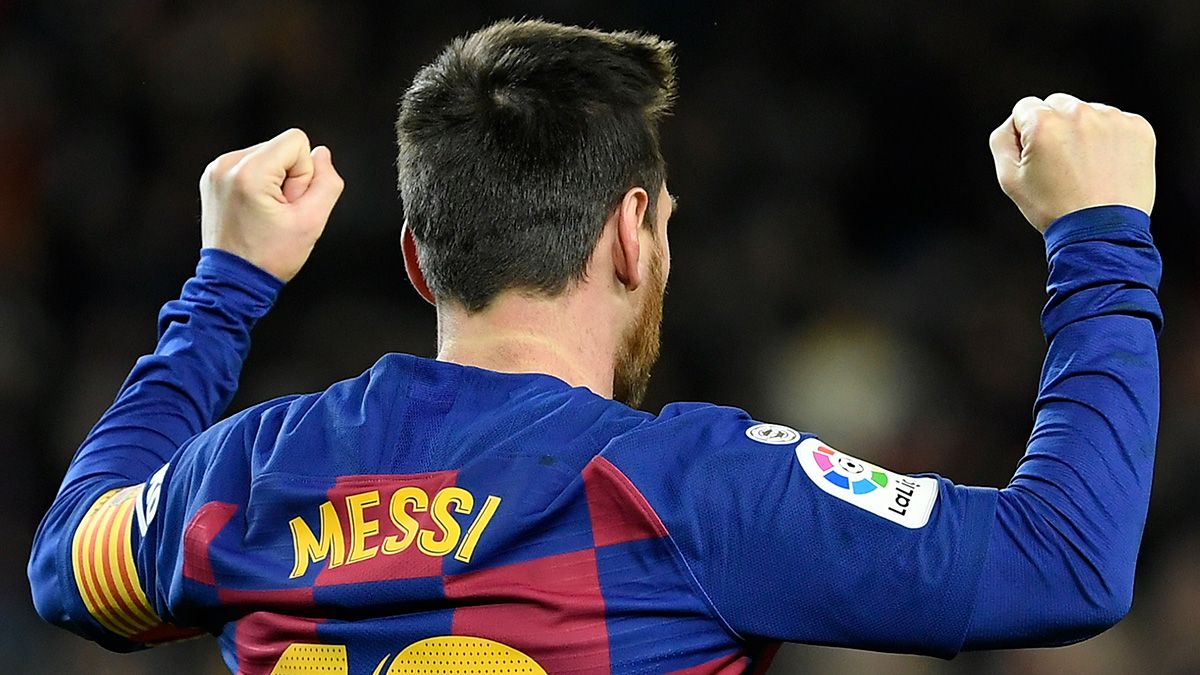 Leo Messi celebrates a goal with Barça