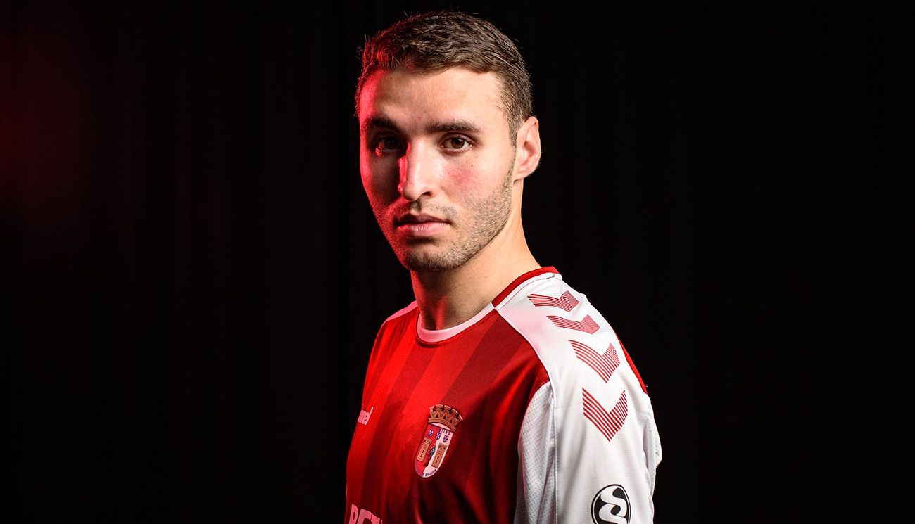 Abel Ruiz with the T-shirt of the Sporting of Knickers / Photo: Twitter Sporting Knickers