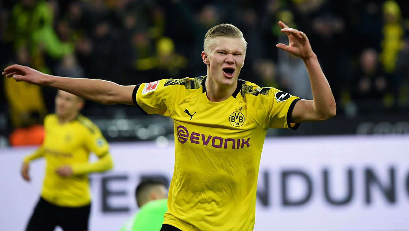 Haaland Celebrates one of his goals with the Dortmund