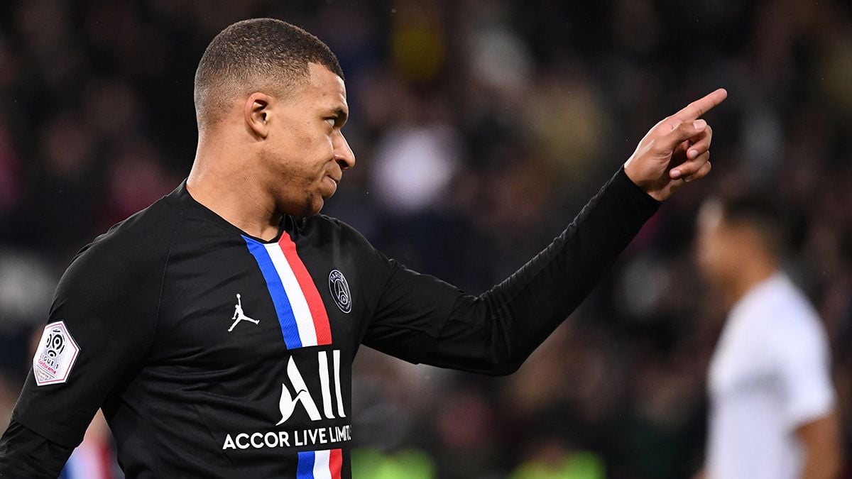 Kylian Mbappé in a match with PSG in the Ligue 1