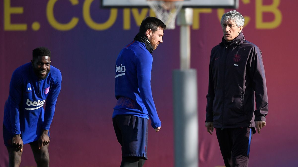 Quique Setién y Leo Messi en un entrenamiento del Barça