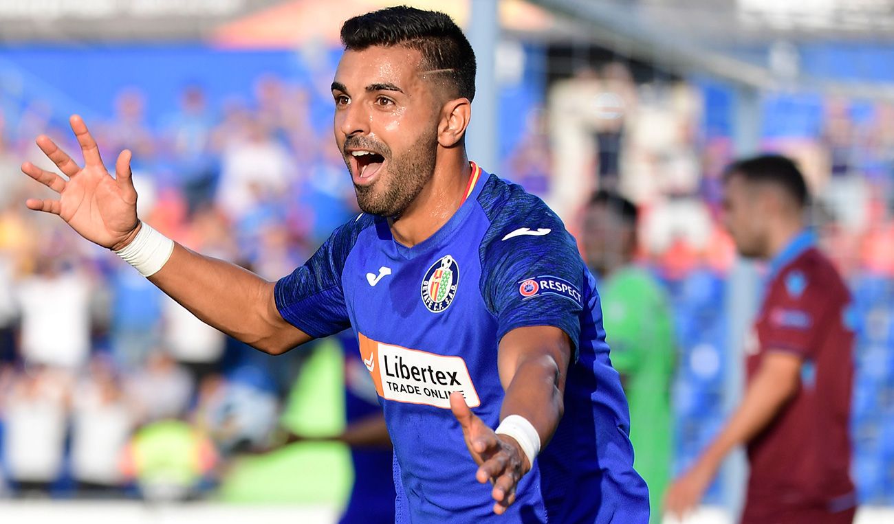 Ángel Rodríguez, delantero del Getafe, celerba un gol