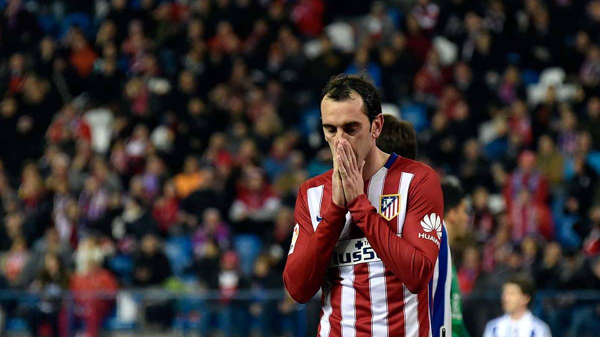 The defender of the Athletic of Madrid Diego Godín, in a party in front of the PSV Eindhoven