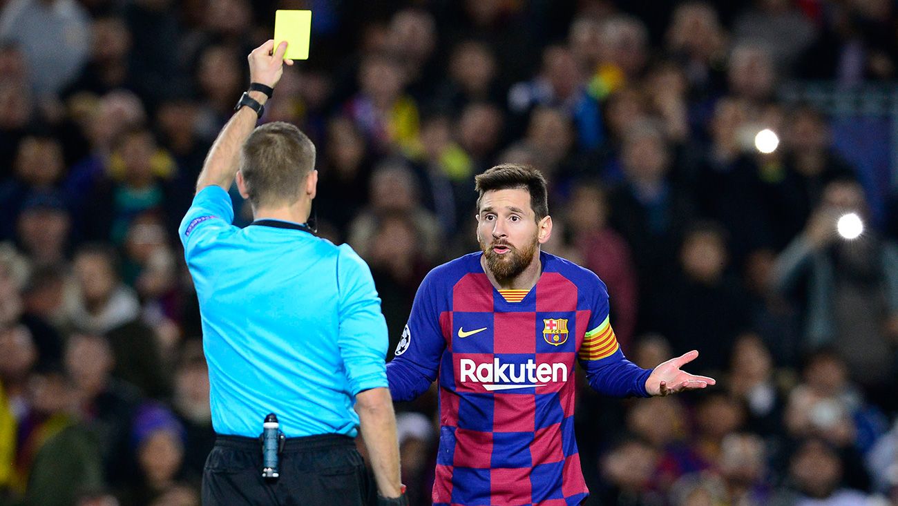 Leo Messi, amonestado por el árbitro en Liga