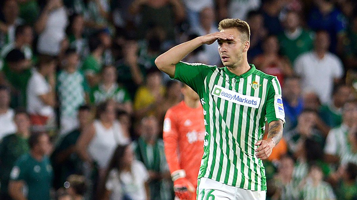Loren Morón, possible target of Barça, in a match with Real Betis