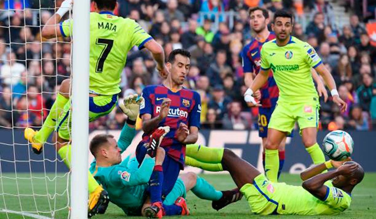 Ter Stegen, saving a goal against the FC Barcelona in the Camp Nou