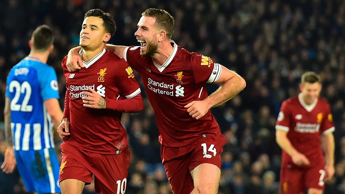 Philippe Coutinho and Jordan Henderson celebrate a goal of Liverpool