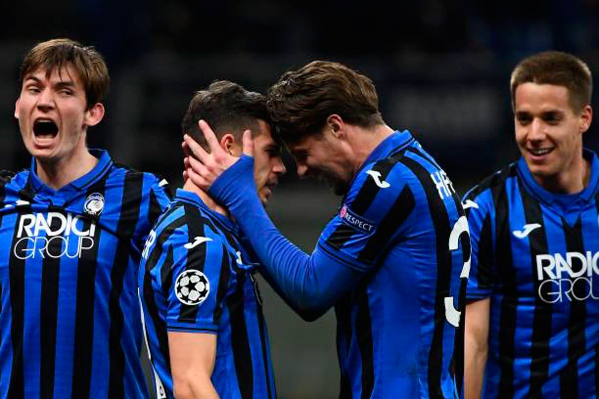 Los jugadores del Atalanta, celebrando un gol ante el Valencia