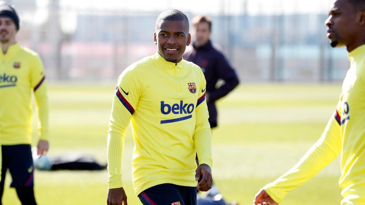 Sergio Akieme en una sesión de entrenamiento del Barça | FCB