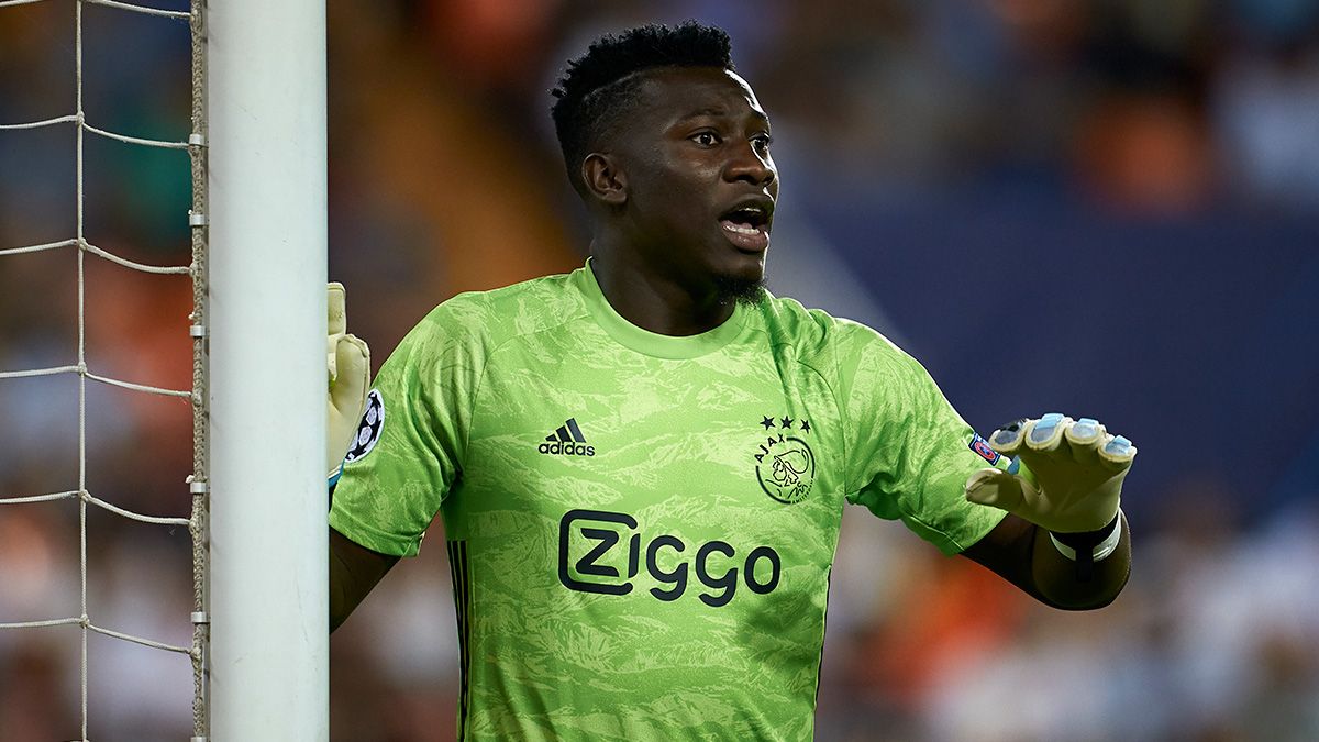 André Onana, possible target of Barça, in a match with Ajax