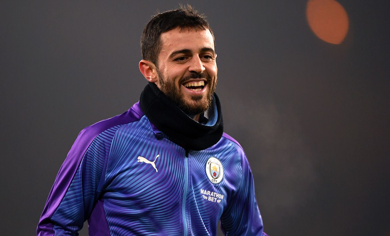 Bernardo Silva se ríe en un calentamiento