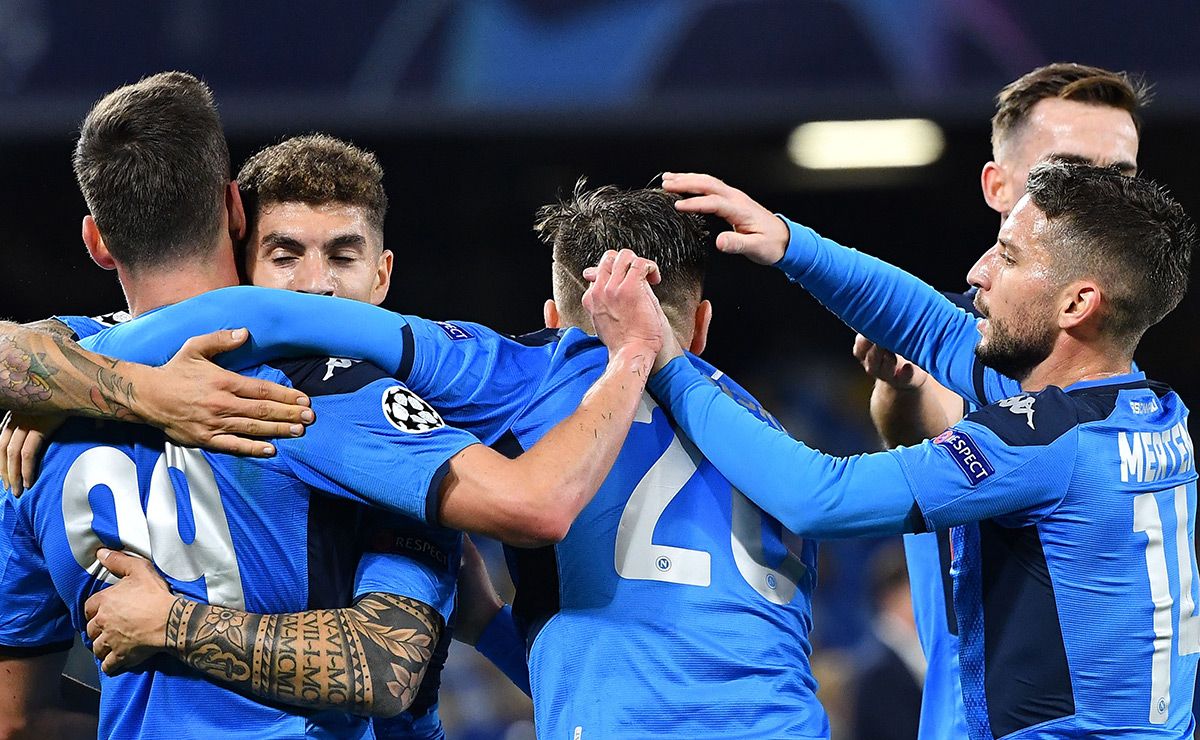 The Napoli, celebrating the goal against the FC Barcelona