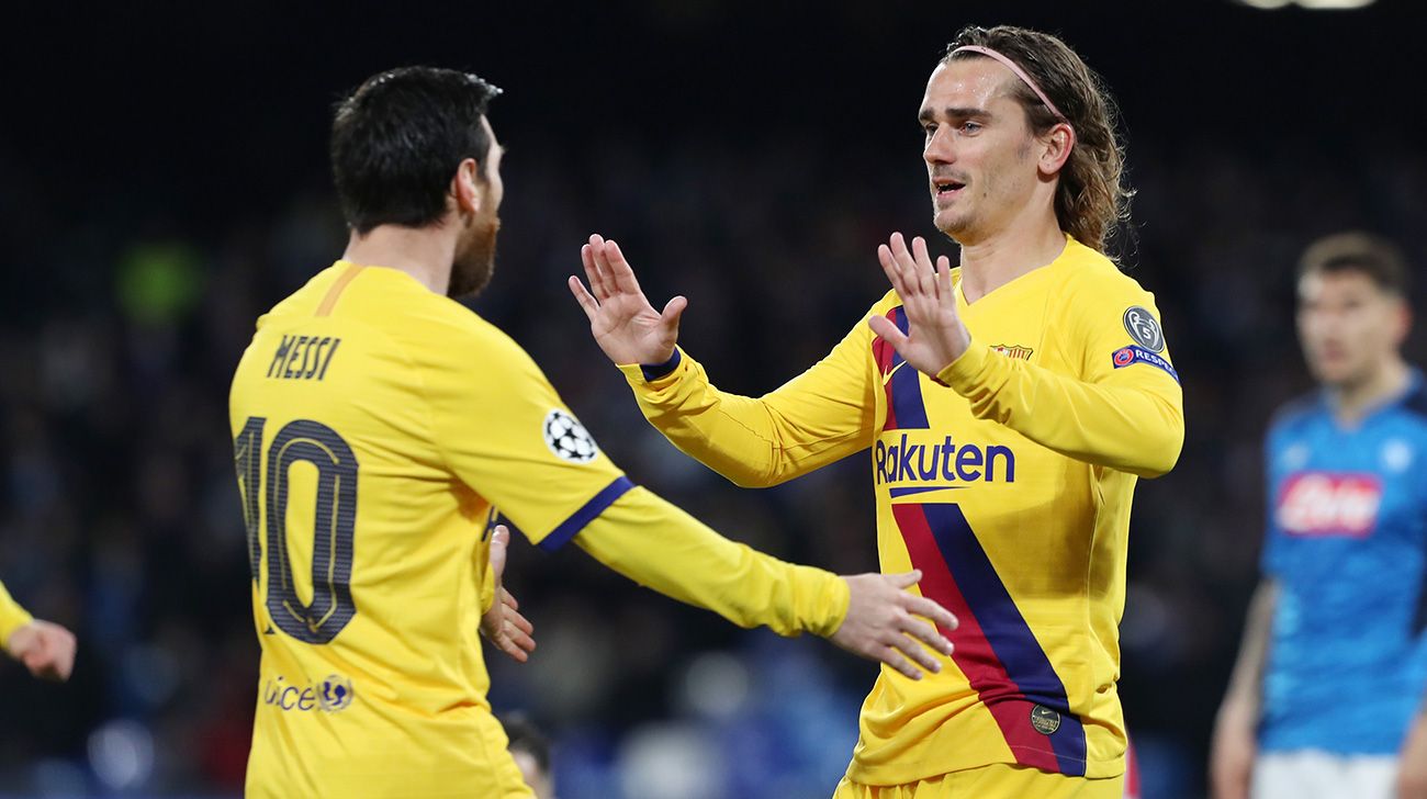 Messi y Griezmann celebran el gol del francés en Nápoles