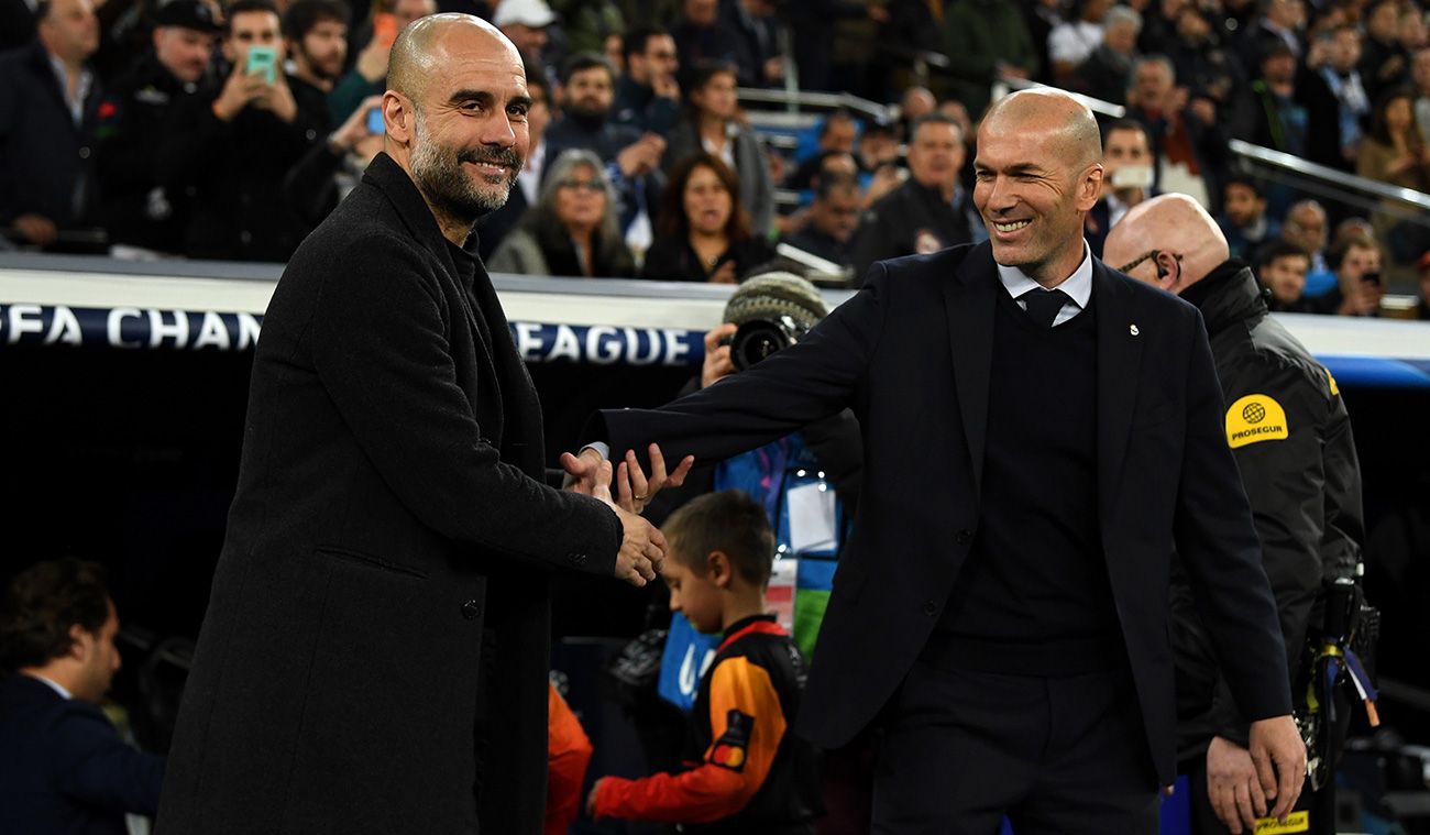 Pep Guardiola y Zidane se saludan antes del partido