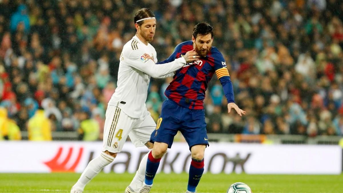 Leo Messi and Sergio Ramos in a Clásico of LaLiga in the Santiago Bernabéu