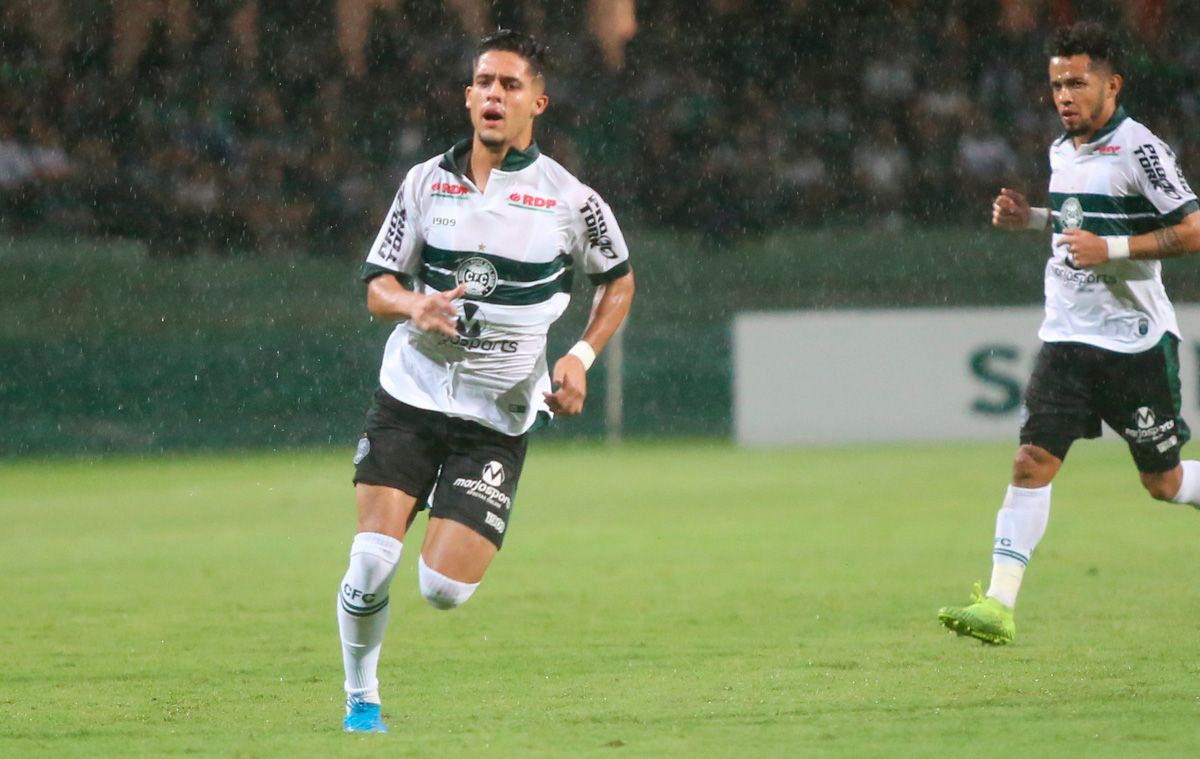 Yan Couto en su debut con el Coritiba / Foto: Twitter del Coritiba