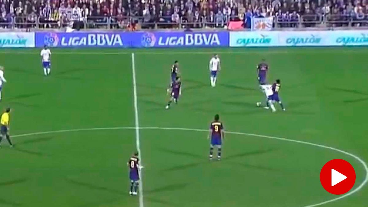 Leo Messi, firmando un auténtico golazo contra el Zaragoza en La Romareda