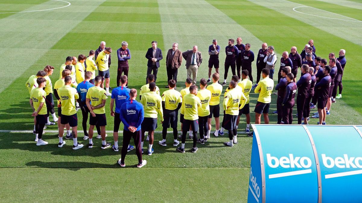 Josep Maria Bartomeu, Quique Setién y la plantilla del Barça en una reunión | FCB