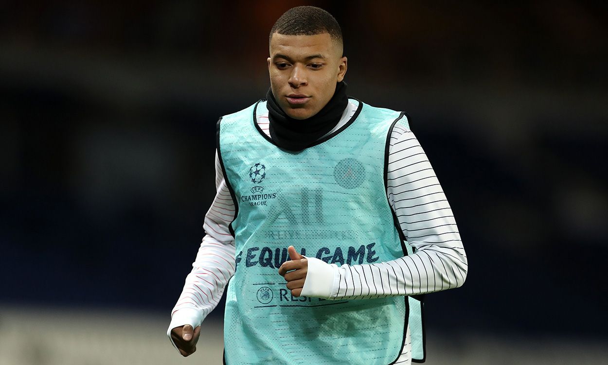 Mbappé In a warming with the PSG