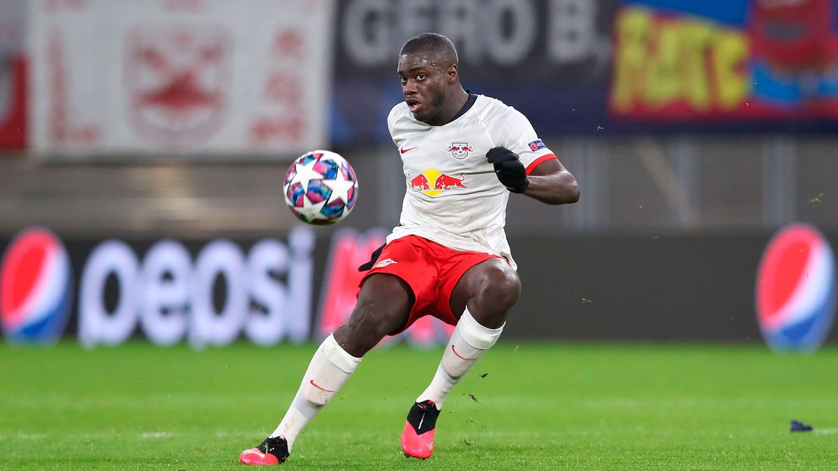 Dayot Upamecano in a match of RB Leipzig in the Champions League