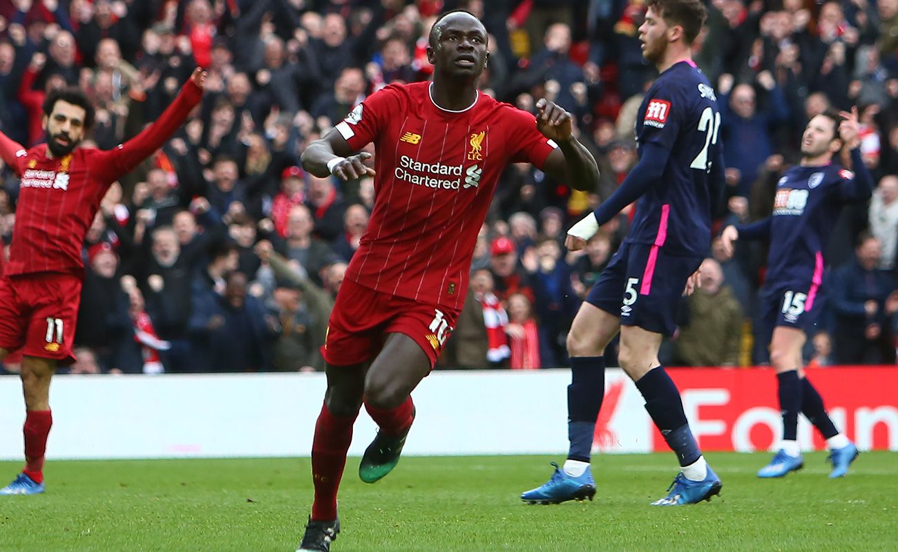 Sadio Mané Celebrates a goal with the Liverpool