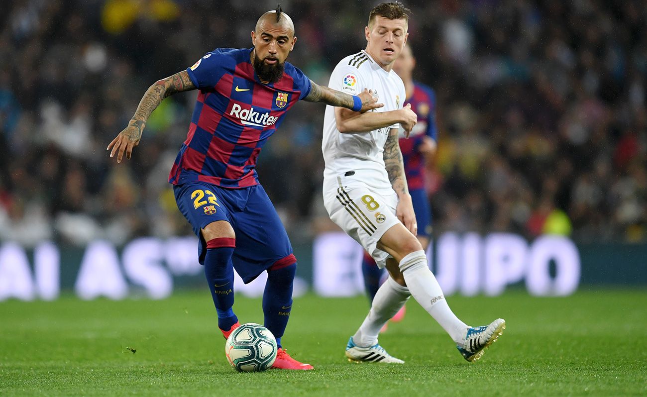 Arturo Vidal con Toni Kroos en el Clásico