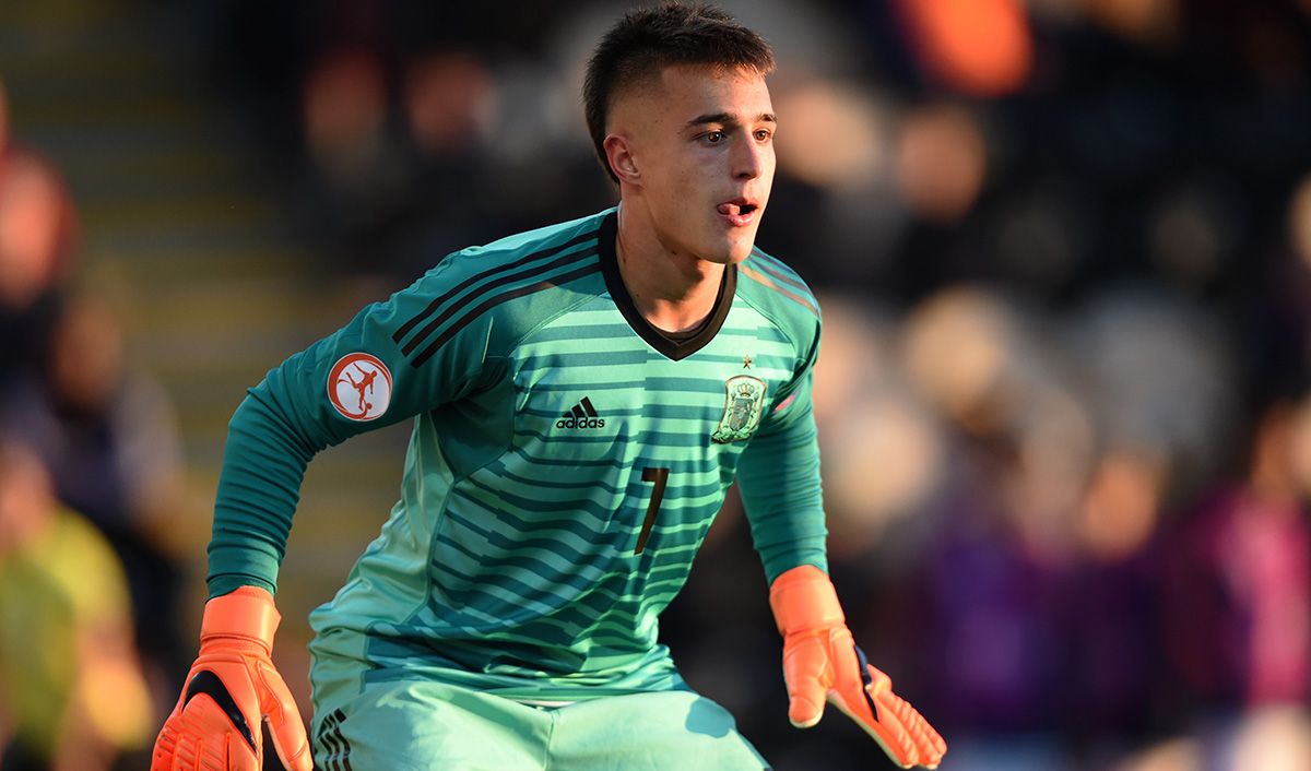 Arnau Tenas, durante un partido con las inferiores de la Selección Española