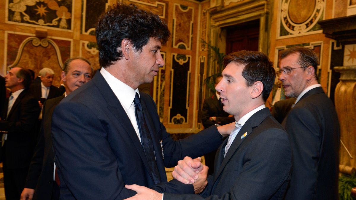 Demetrio Albertini y Leo Messi en un evento en Ciudad del Vaticano