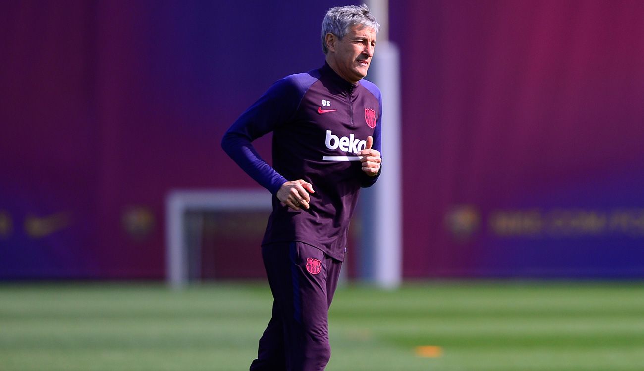 Quique Setién in a training of the Barcelona