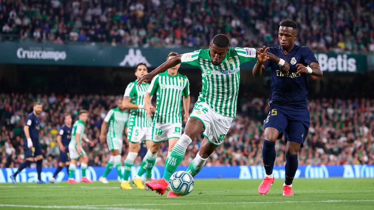 Emerson in a match of Real Betis in LaLiga