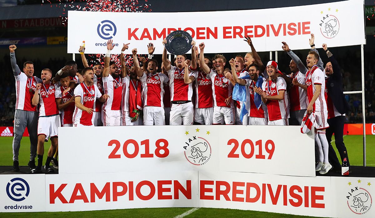 The Ajax, celebrating the title of the Eredivisie of the last season