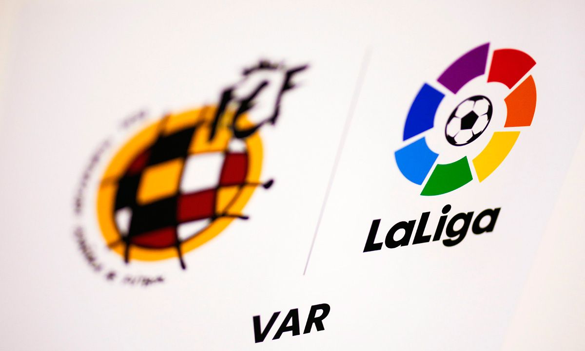 Logotipos de LaLiga y la Real Federación Española de Fútbol