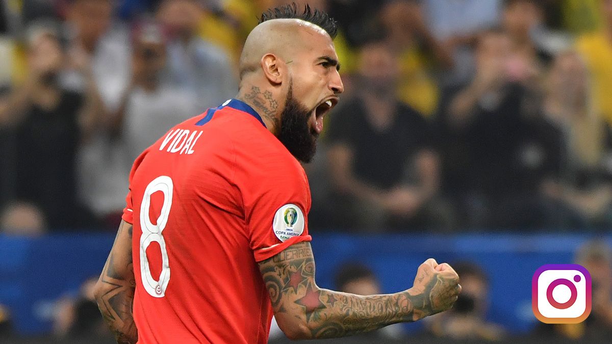 Arturo Vidal, celebrando un gol con la selección de Chile