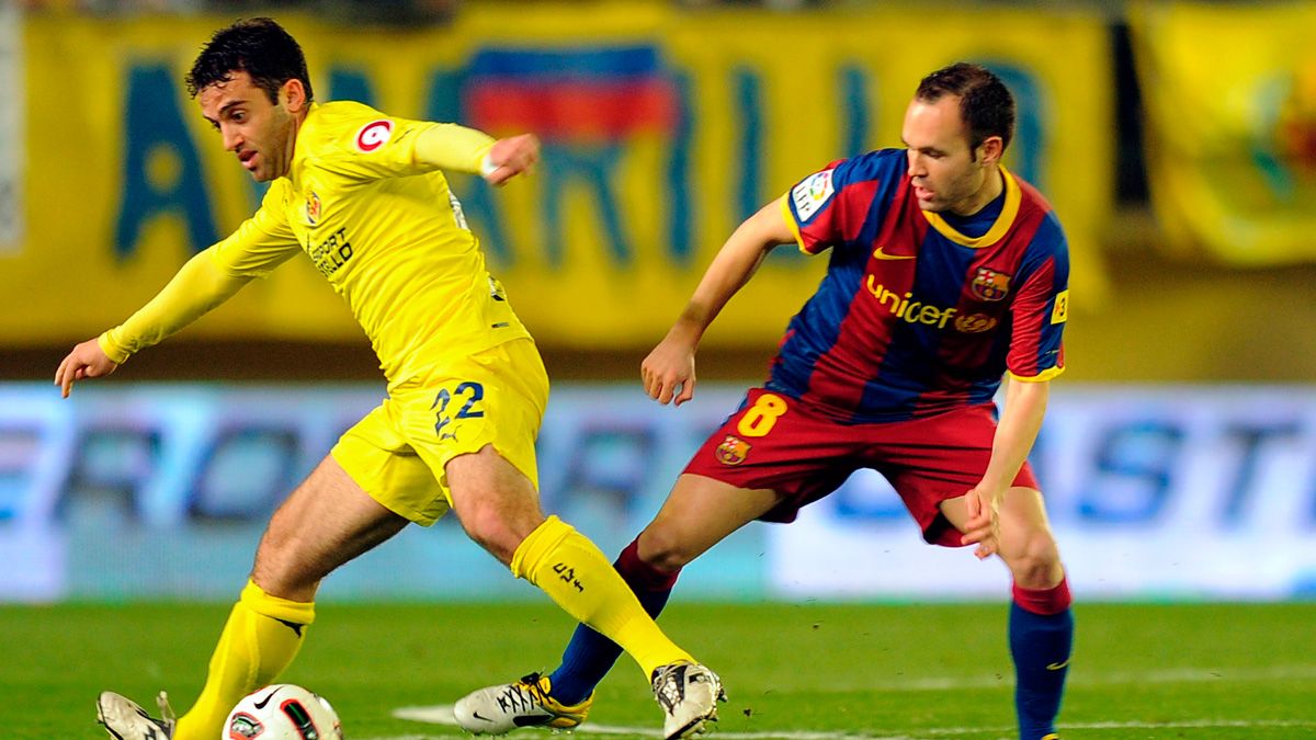 Giuseppe Rossi in a match between Villarreal and Barça in LaLiga