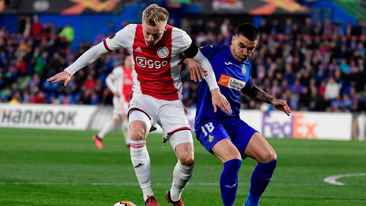 Donny van de Beek en un partido del Ajax en la Europa League