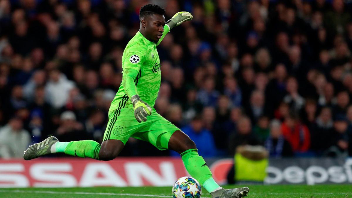 André Onana in a match of Ajax in the Champions League