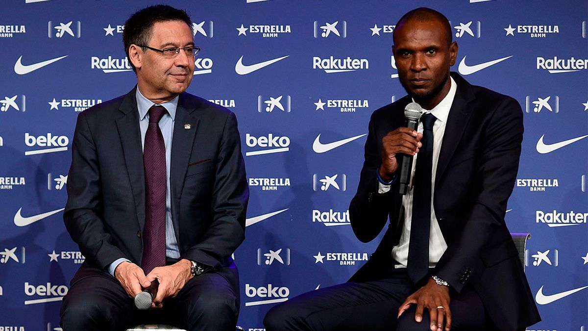 Josep Maria Bartomeu y Éric Abidal en un acto de presentación del Barça