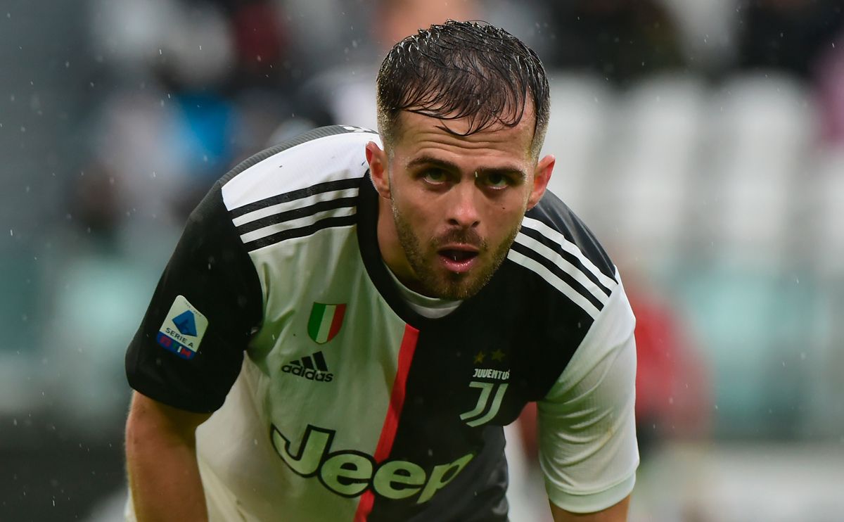 Pjanic, durante un partido