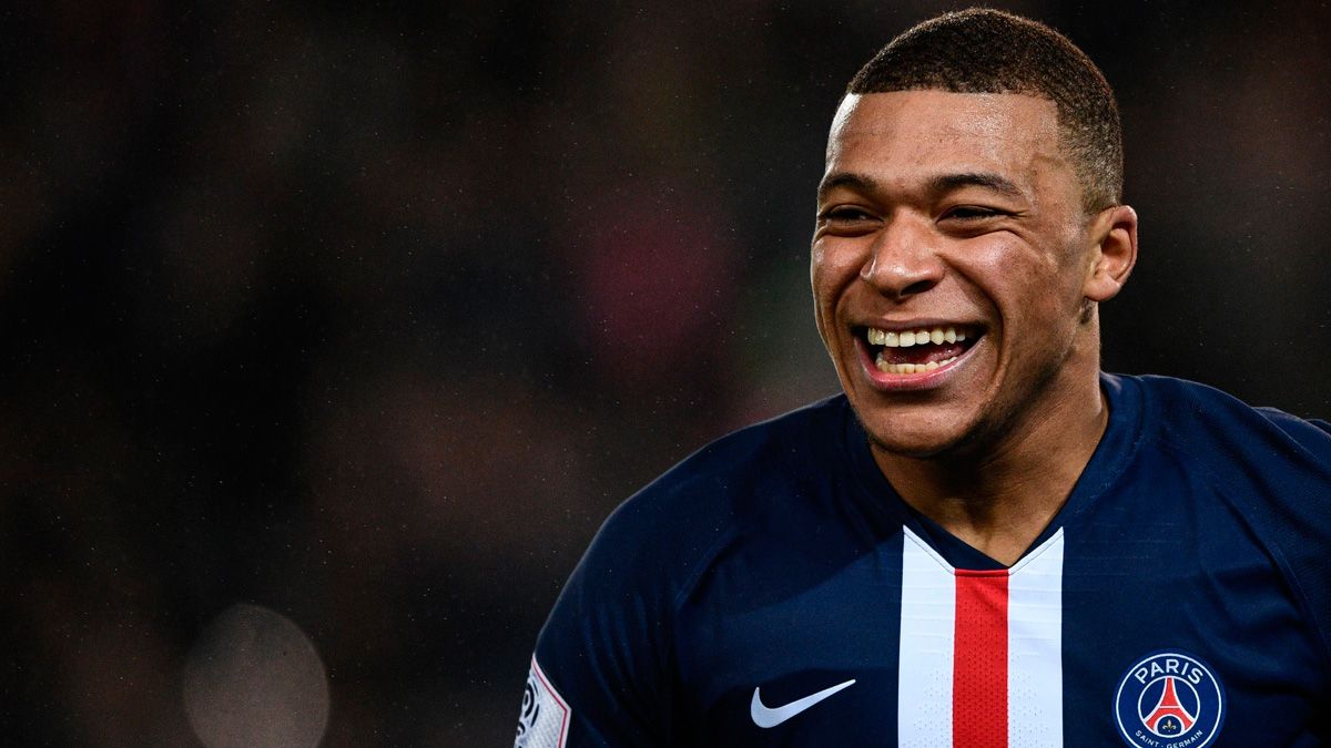 Kylian Mbappé celebrates a goal of PSG in the Ligue 1