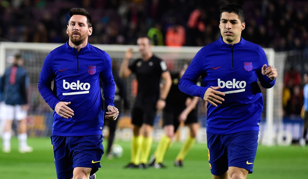 Messi y Suárez calientan antes de un partido