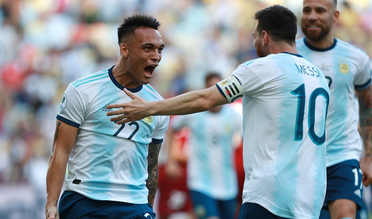 Lautaro Martínez and Leo Messi celebrate a goal of the Argentina national team
